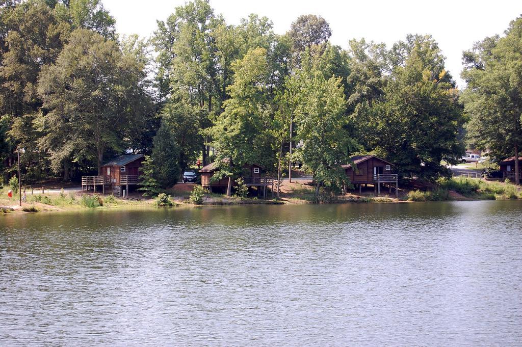 Forest Lake Camping Resort Lakefront Cabin 8 Advance Екстер'єр фото