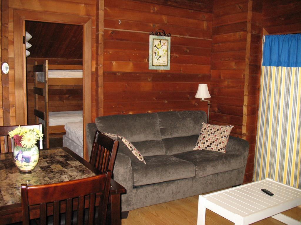 Forest Lake Camping Resort Lakefront Cabin 8 Advance Екстер'єр фото