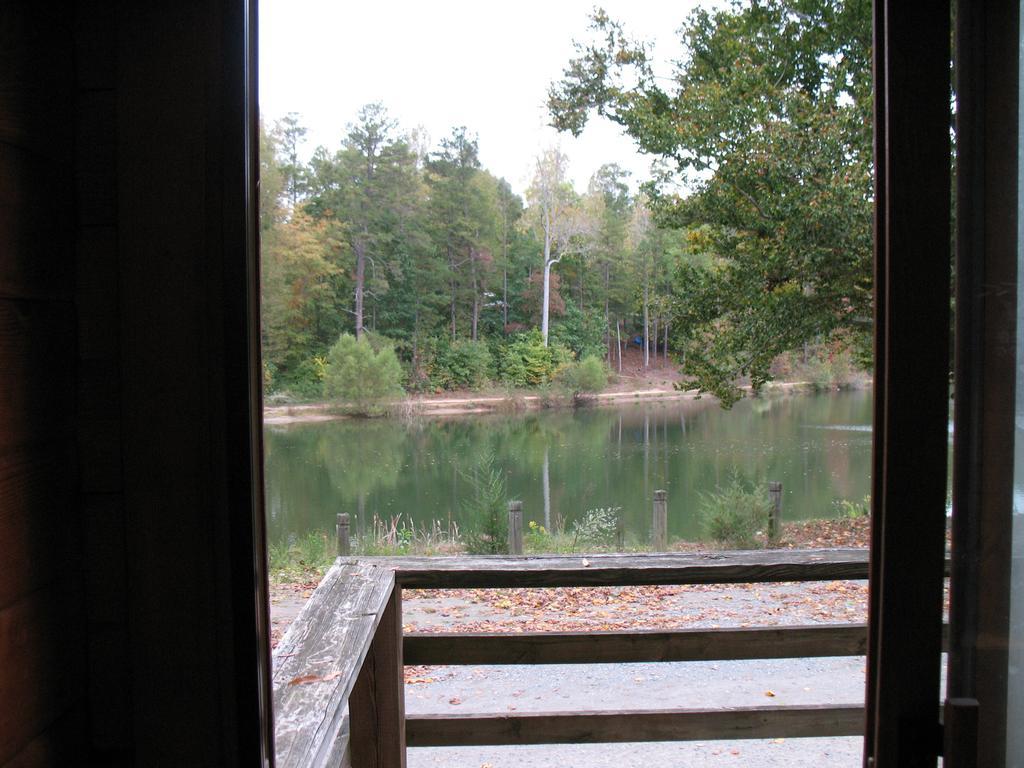 Forest Lake Camping Resort Lakefront Cabin 8 Advance Екстер'єр фото